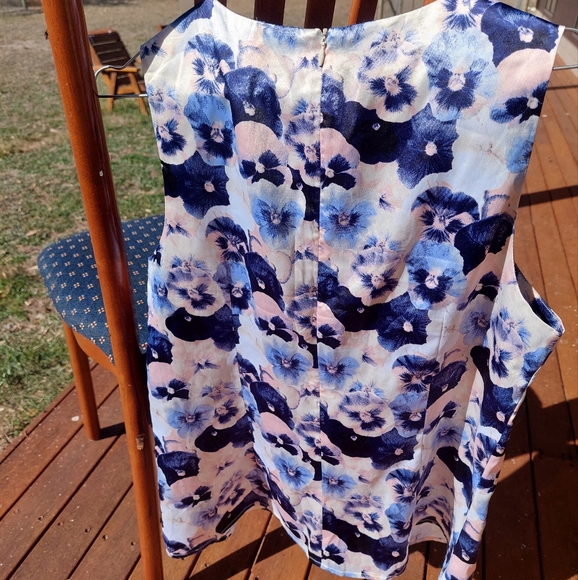 Target size 14, Ladies formal sleeveless top - Picture 3 of 5